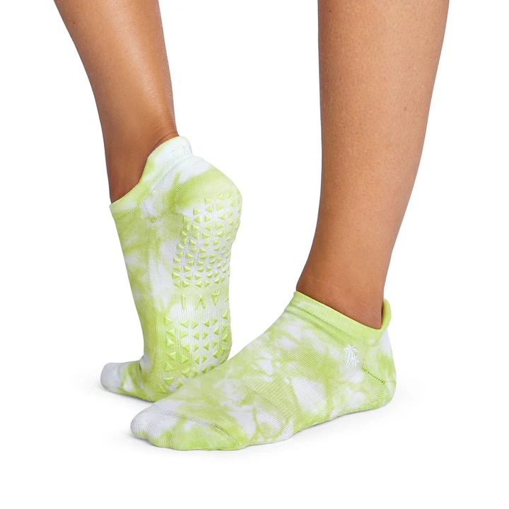 26137-5_s24-tavi-grip-savvy-lime-tie-dye-101edca0-8d2c-4558-ae55-3d1da0c10f23-720x-3