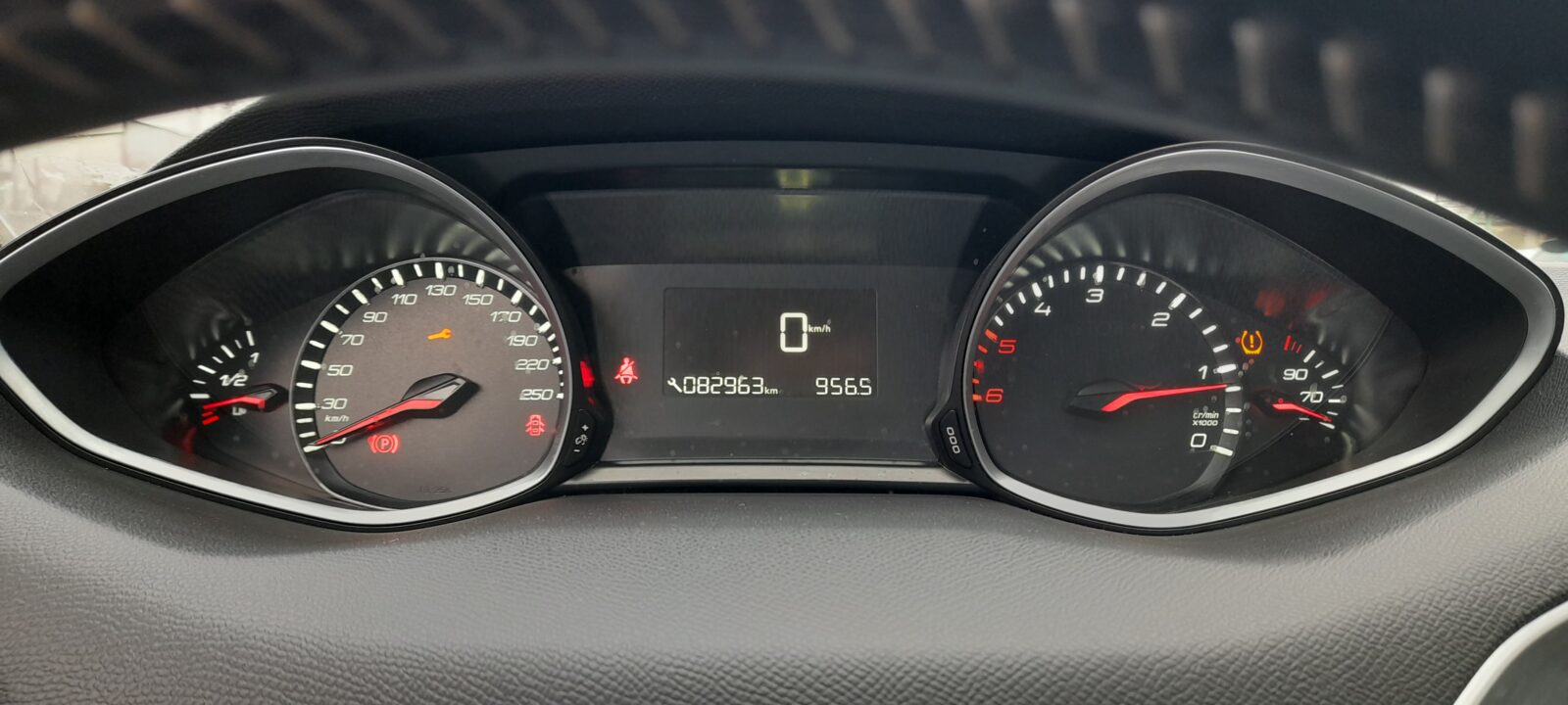 82963