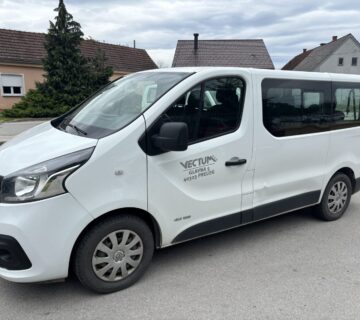 Renault Trafic Passinger dci 125 8+1 - cover