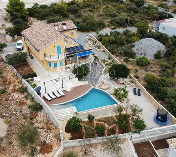 BRODARICA- MEDITERANSKA VILLA S BAZENOM I POGLEDOM - cover