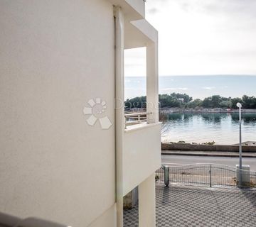 HVAR, PRVI RED DO MORA - cover