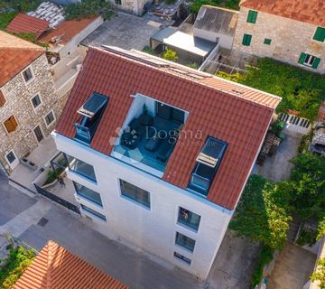 PREKRASNA APARTMANSKA VILA NA BRAČU DRUGI RED DO MORA - cover
