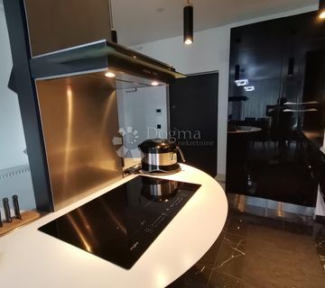 PROSTRAN penthouse 144m2 U SVETOJ KLARI- s terasama i 2 parkirna mjesta!!! - cover