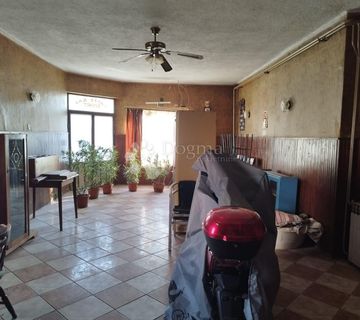 ZMAJEVAC - U SAMOM CENTRU POSLOVNO STAMBENA ZGRADA - cover