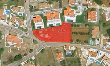 ZEMLJIŠTE U EKSKLUZIVNOM NASELJU 1 km DO MORA - cover