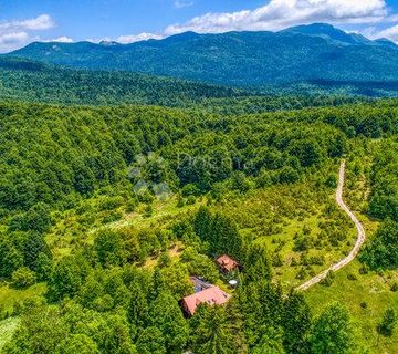 KUĆA S BAZENOM U BLIZINI NP PLITVIČKA JEZERA - cover