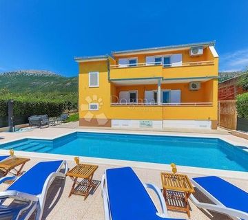 VILLA    SA BAZENOM - KAŠTEL LUKŠIĆ - cover