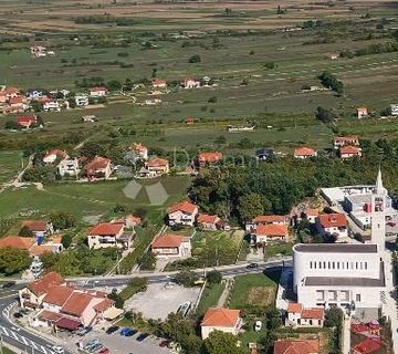 GRAĐEVINSKO ZEMLJIŠTE SINJ-BRNAZE 2213  m2 - cover