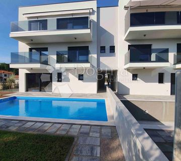 VILA SA 4 APARTMANA, 2 BAZENA, 200 metara od mora - cover