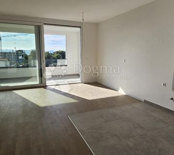 Trosobni stan, penthouse, novogradnja, useljivo! - cover