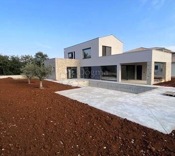 VILLA SA BAZENOM NA RUBU SELA, U IZGRADNJI - cover