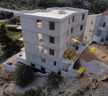 PRIMOŠTEN- NOVOGRADNJA 1.KAT  - cover