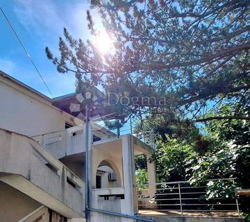 SAMOSTOJEĆA KUĆA SA 3 APARTMANA - cover