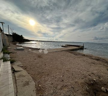 ZUKVE KUĆA SA 3 APARTMANA  *PRILIKA!!!* - cover