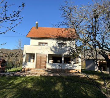 LIČKO CERJE KUĆA SA 2 POMOĆNA OBJEKTA + 10000m2 ZEMLJIŠTA - cover
