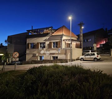 ŠIBENIK, atraktivna kuća sa krovnom terasom blizu centra - cover