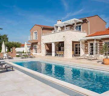 VILLA KOJA ODIŠE ELGANCIJOM, SA BAZENOM I POMOĆNIM OBJEKTOM - cover