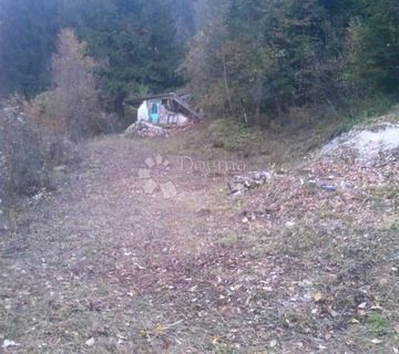 Gorski Kotar Moravice - lijepo osunčano zemljište sa ucrtanom ruševinom - cover