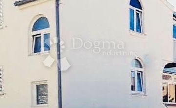 Vodice! Stan novije gradnje na atraktivnoj lokaciji, u blizini plaže i centra! - cover