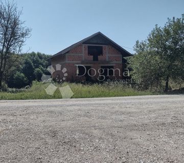 Započeta gradnja na selu, kraj šume - cover