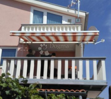 Apartman s terasom u blizini mora i plaže! - cover