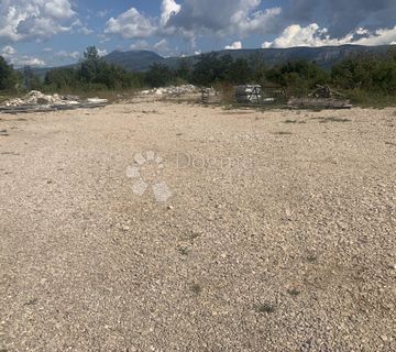 Kršan, građevinsko zemljište  3.708m2, industrijska namjena - cover