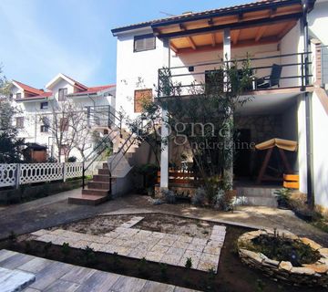 Kuća sa 6 apartmana, Sabunike-Privlaka - cover