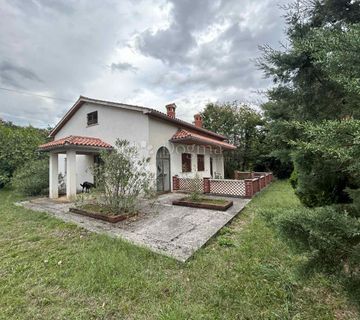 LABIN , prizemnica sa garažom nedaleko Labina - cover