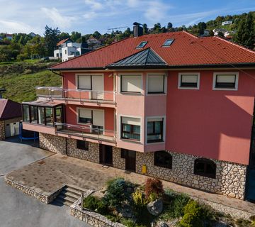 EKSKLUZIVNA VILA U PODNOŽJU MEDVEDNICE - LUKSUZ I KOMFOR NA 550m2 - cover