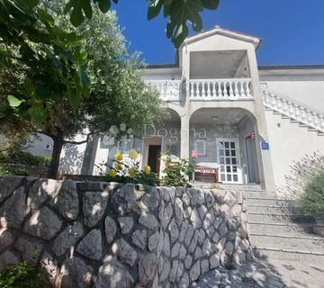KRK  - KUĆA S 5 APARTMANA - cover