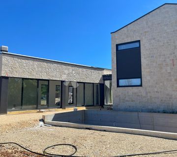 PREKRASNA MODERNA VILA U OKOLICI POREČA - cover