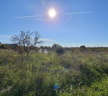 Građ. parcela s infrastrukturom na 500m od mora - cover
