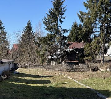 GRAĐEVINSKO ZEMLJIŠTE NA 600M OD CENTRA MIRNA LOKACIJA - cover