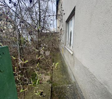 PRODAJA KUĆE S PROJEKTOM ZA REKONSTRUKCIJU - cover