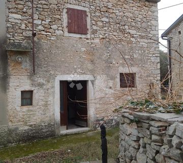 ŠARMANTNA KAMENA KUĆA ZA RENOVACIJU – 70 m², PRIZEMLJE + KAT + TAVAN - cover