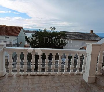 Omišalj, kuća sa 9 apartmana - cover