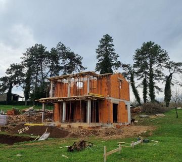 Roh bau kuća s bazenom, 150 m², parcela 911 m² - cover