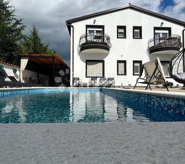 SAMOSTOJEĆA APARTMANSKA KUĆA NA PERIFERIJI PULE - cover
