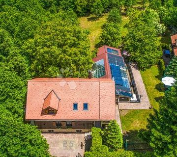 KUĆA S BAZENOM U BLIZINI NP PLITVIČKA JEZERA - cover