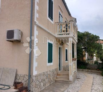 MALI LOŠINJ KUĆA DRUGI RED DO MORA - cover