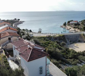 PRIMOŠTEN- APARTMANSKA KUĆA S ODLIČNIM POGLEDOM - cover
