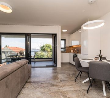 TURANJ/SV. FILIP I JAKOV - LUKSUZAN DIZAJNERSKI PENTHOUSE S VELIKOM KROVNOM TERASOM I POGLEDOM NA MORE - cover