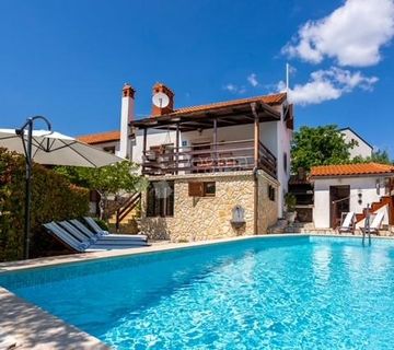 Vrbnik samostojeća kuća idealna kako za život tako i za investiciju - cover