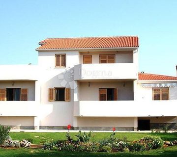 Molat - kuća s velikim stanom i 3 apartmana - cover