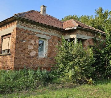 VELIKO GRAĐEVINSKO ZEMLJIŠTE S KUĆOM ZA RUŠENJE - cover