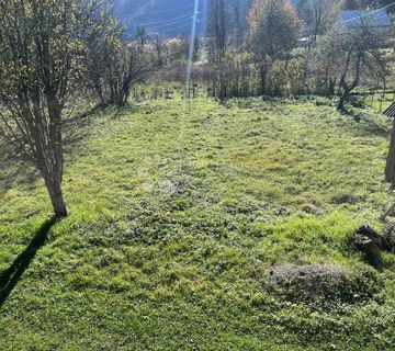 Lič kuća s prostranom  okućnicom - cover