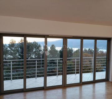 PENTHOUSE SA PANORAMSKIM POGLEDOM - cover