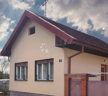 Obiteljska kuća sa lijepom okućnicom - cover