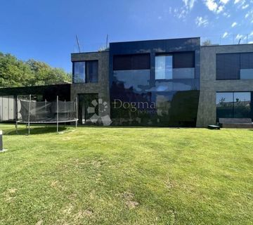 EKSKLUZIVNA VILA SA PANORAMSKIM POGLEDOM NA OPATIJU - cover