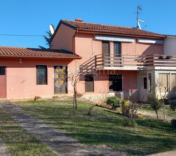 Prostrana Kuća s Dva Apartmana u Mirnom Okruženju Blizu Brtonigle - cover
